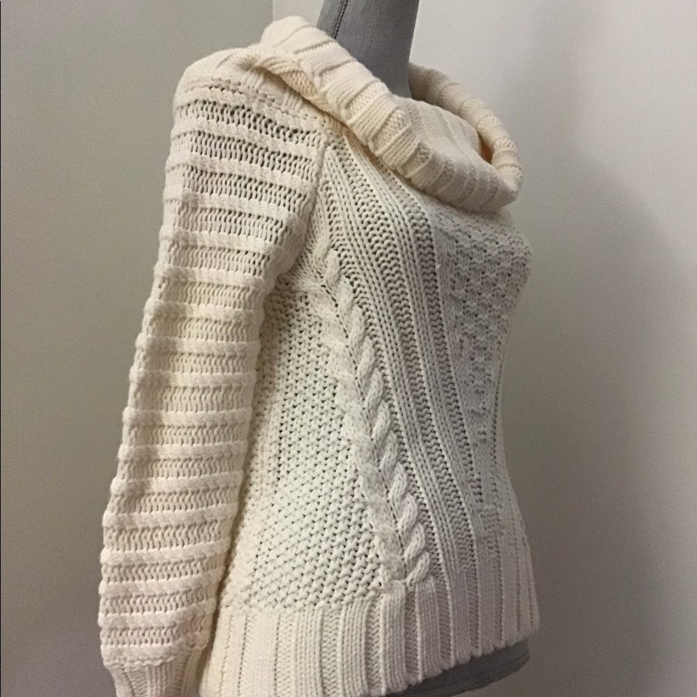 H&M Sweater - Picture 4 of 6
